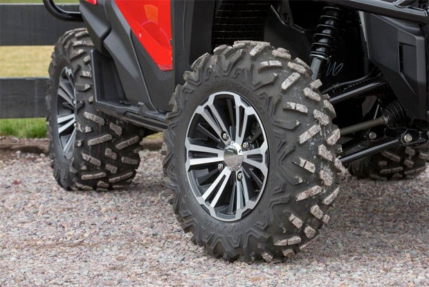 The 1000-5 Deluxe comes with 14-inch wheels and Maxxis Big Horn 2.0 tires.